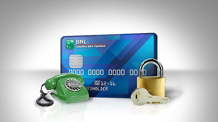 una carta di pagamento BNL blu, telefono verde e un lucchetto chiuso 