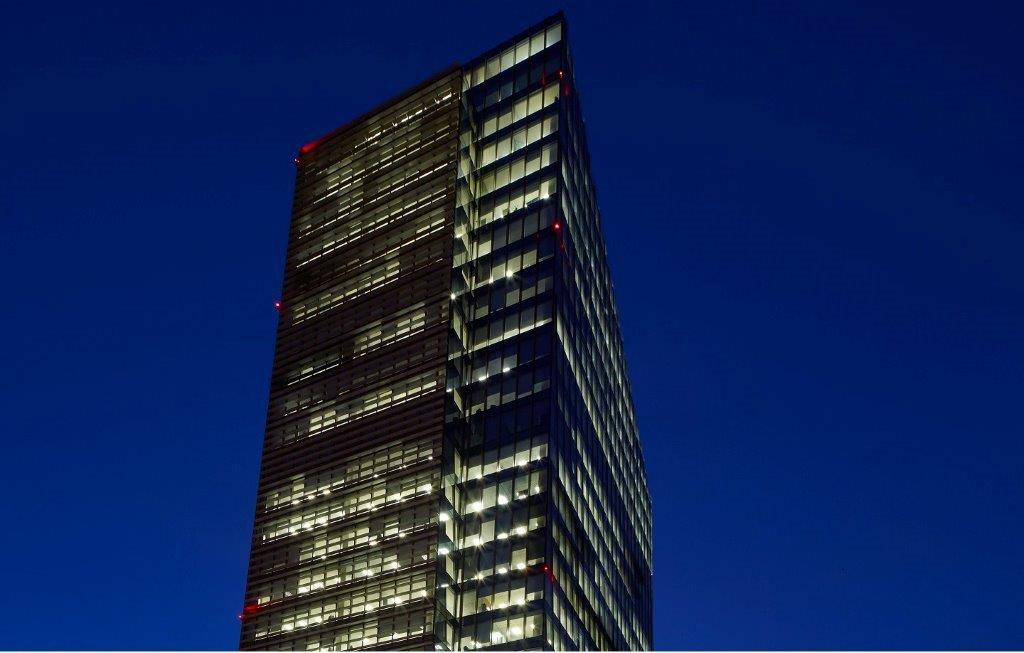Grattacielo vetrato Torre Diamante sede di BNL BNP Paribas a Milano ed edificio sostenibile descritto sul sito.