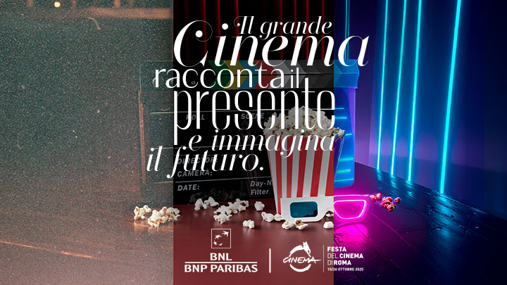 Manifesto della Festa del Cinema di Roma, con dettaglio di una confezione pop corn e occhialetti da cinema